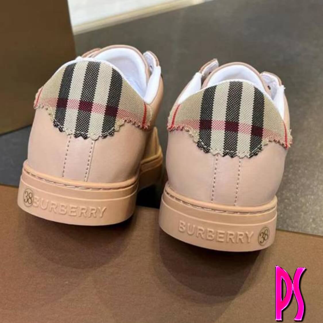 Burberry Sneakers Beige