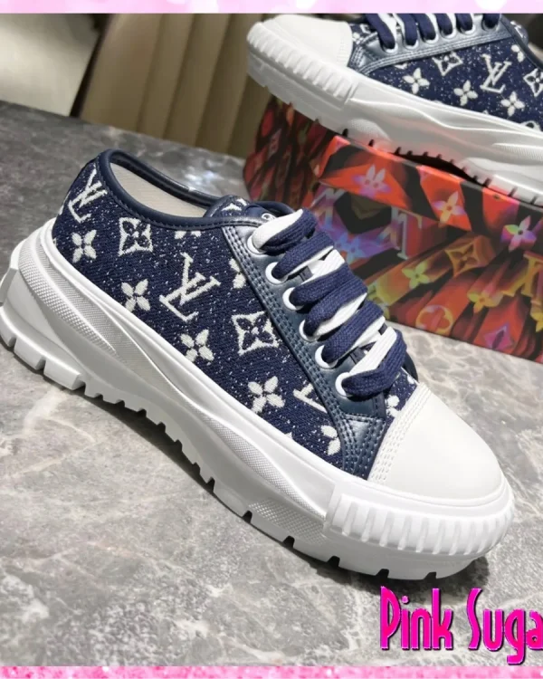 00 Sneakers 5 5