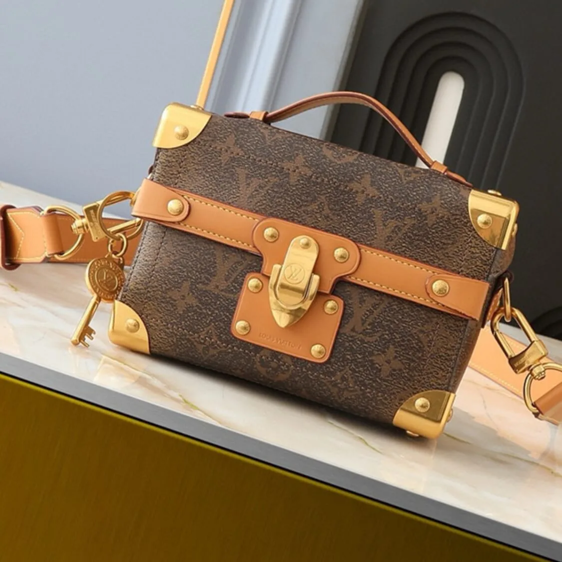 Soul Trunk Handbag In Brown