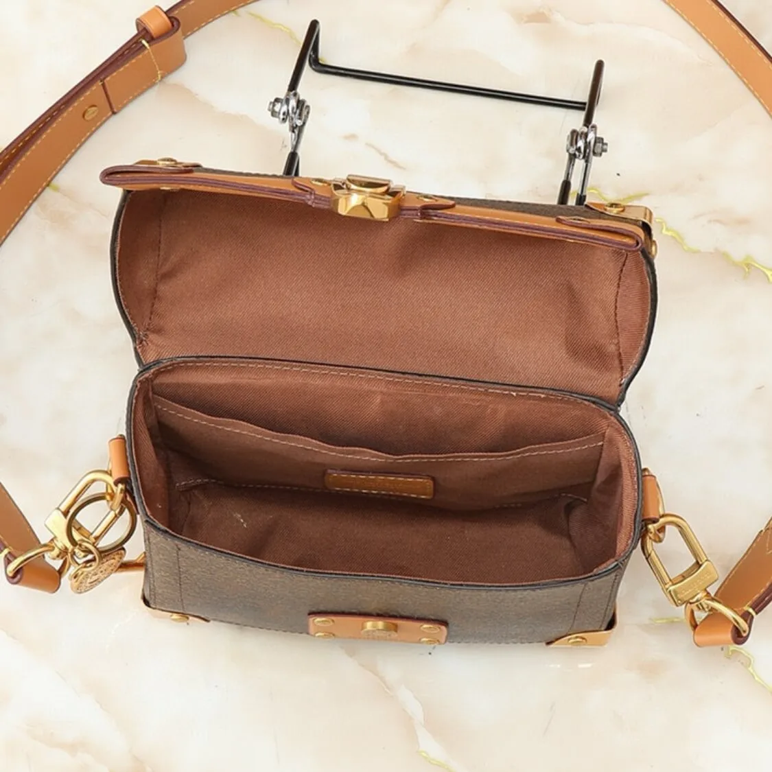 Soul Trunk Handbag In Brown