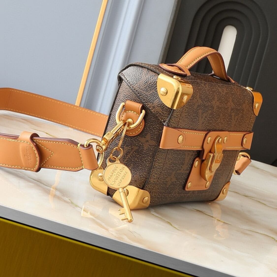 Soul Trunk Handbag In Brown