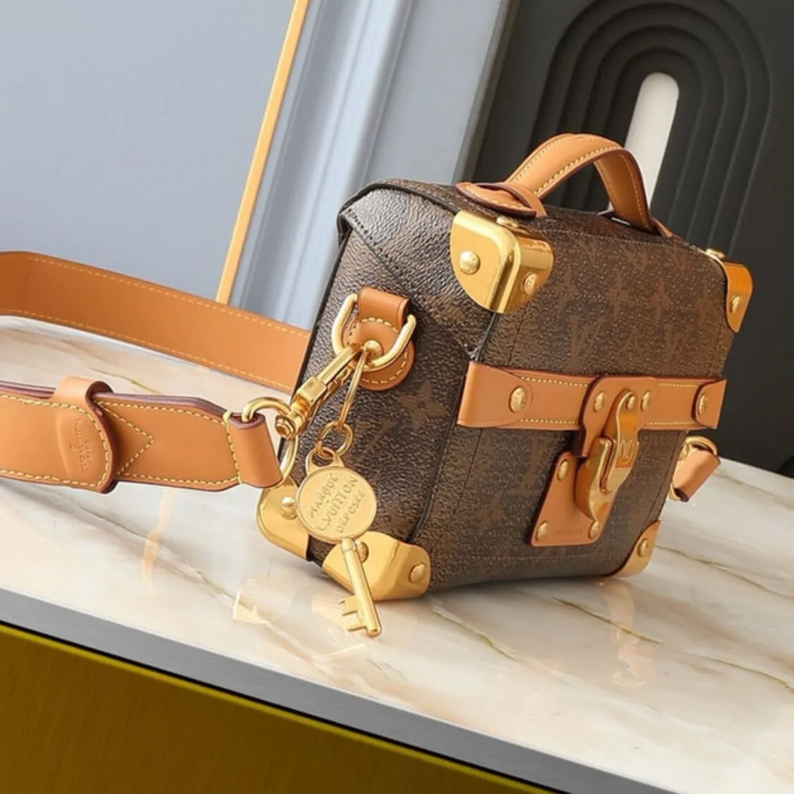 Soul Trunk Handbag In Brown
