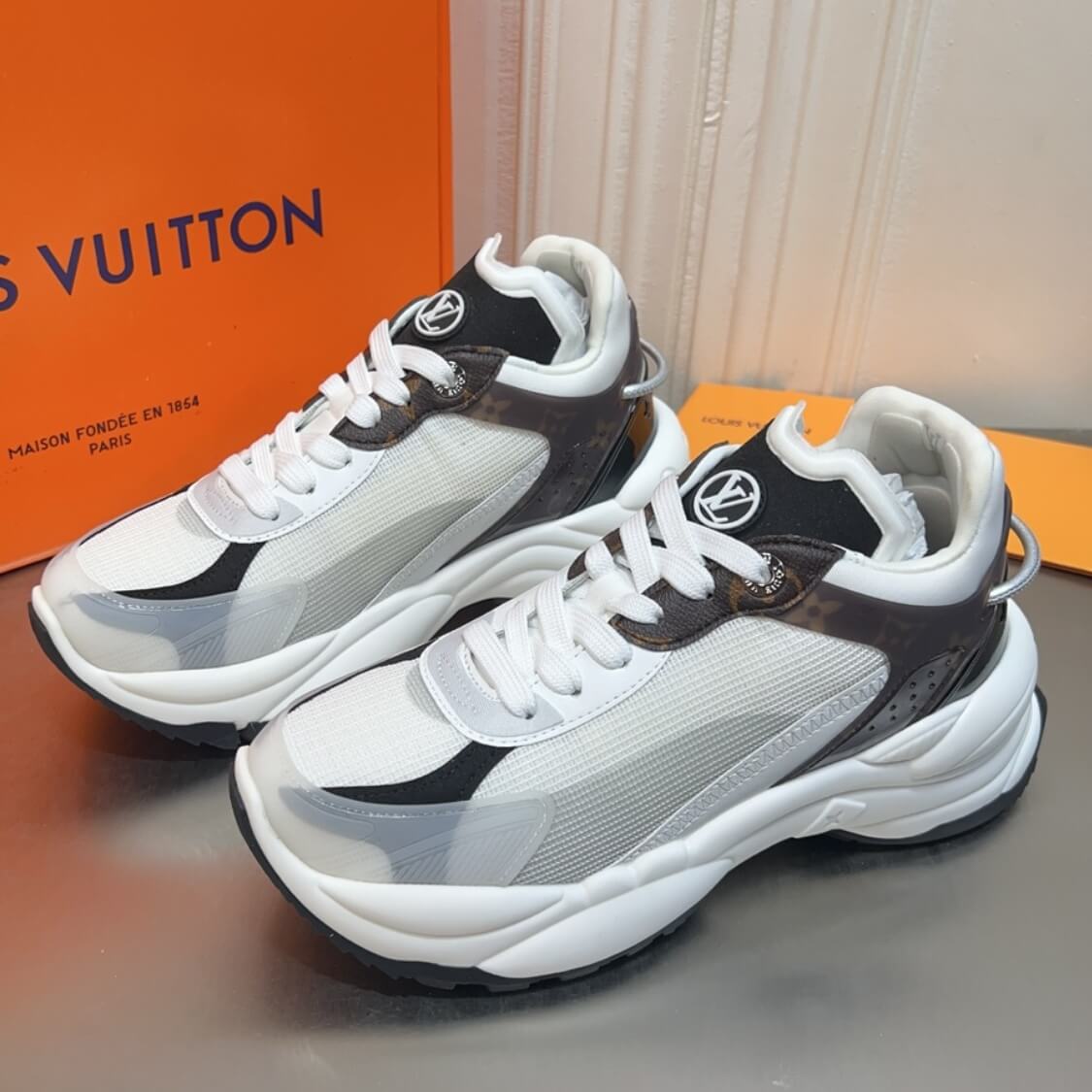 Run 55 Sneaker 