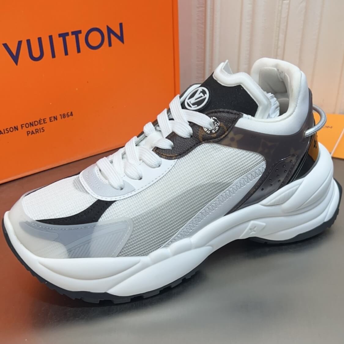 Run 55 Sneaker 