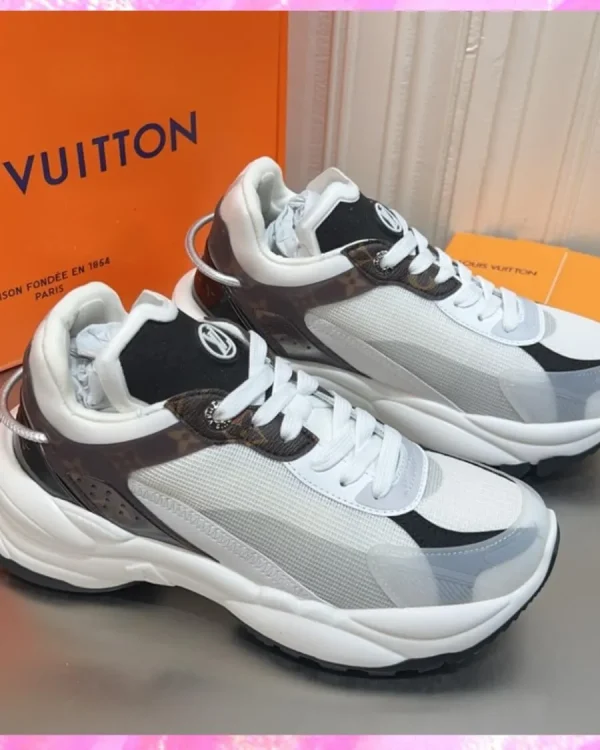 Run 55 Sneaker