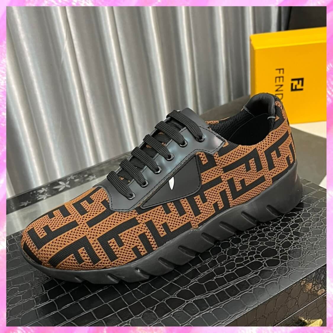 Flow Logo Low-Top Sneakers 