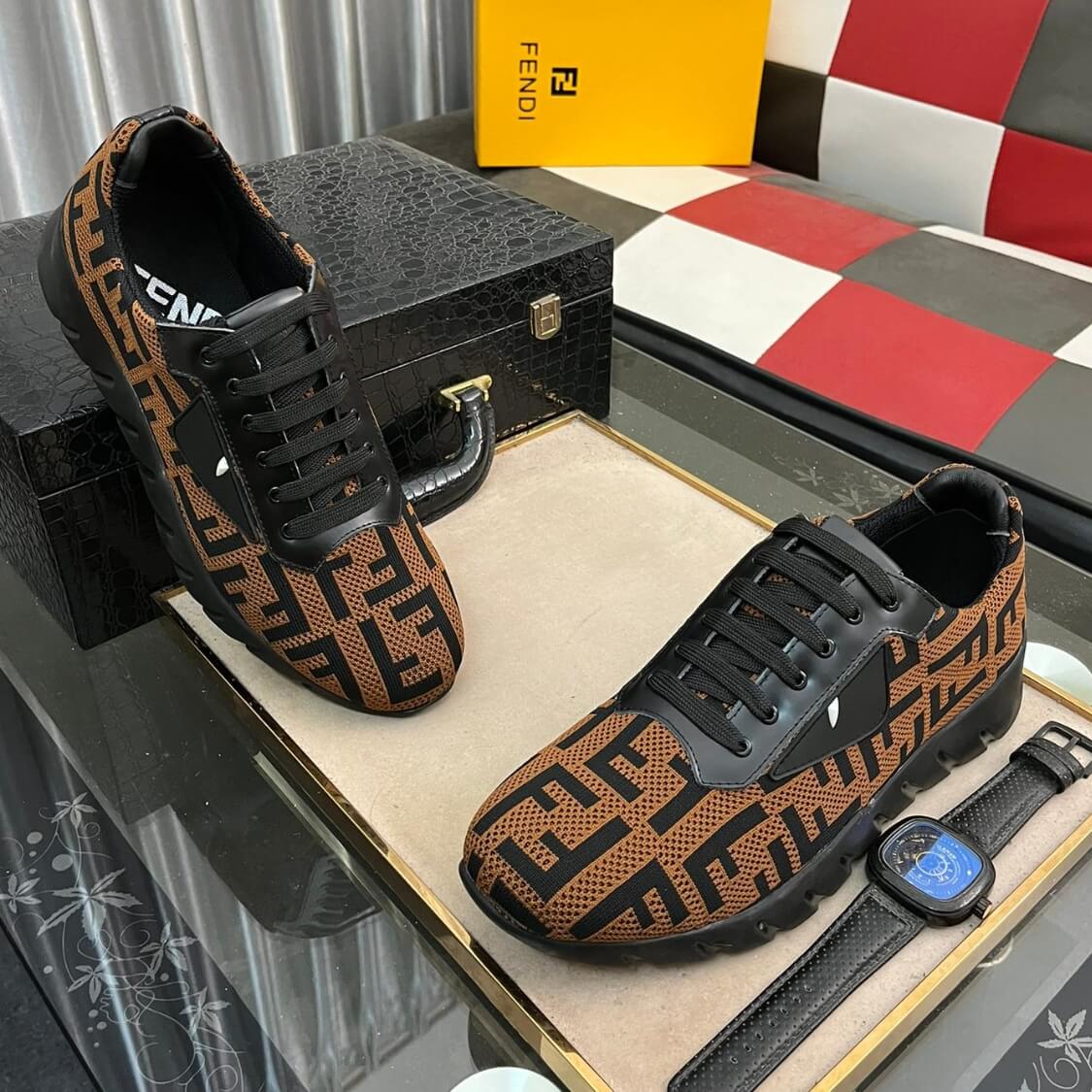 Flow Logo Low-Top Sneakers 