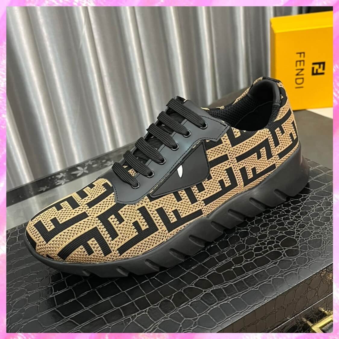 Flow Logo Low-Top Sneakers 