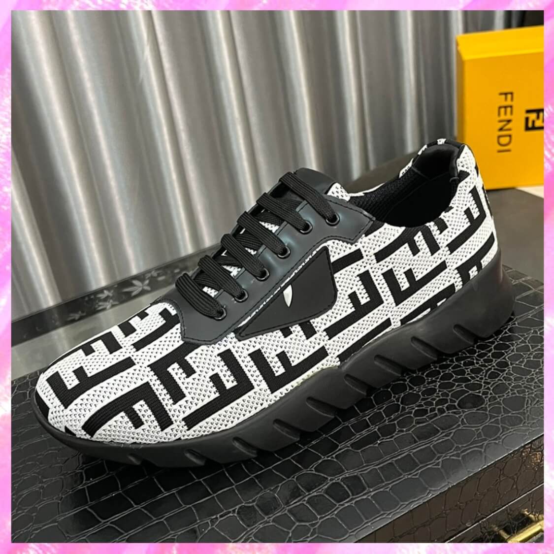 Flow Logo Low-Top Sneakers