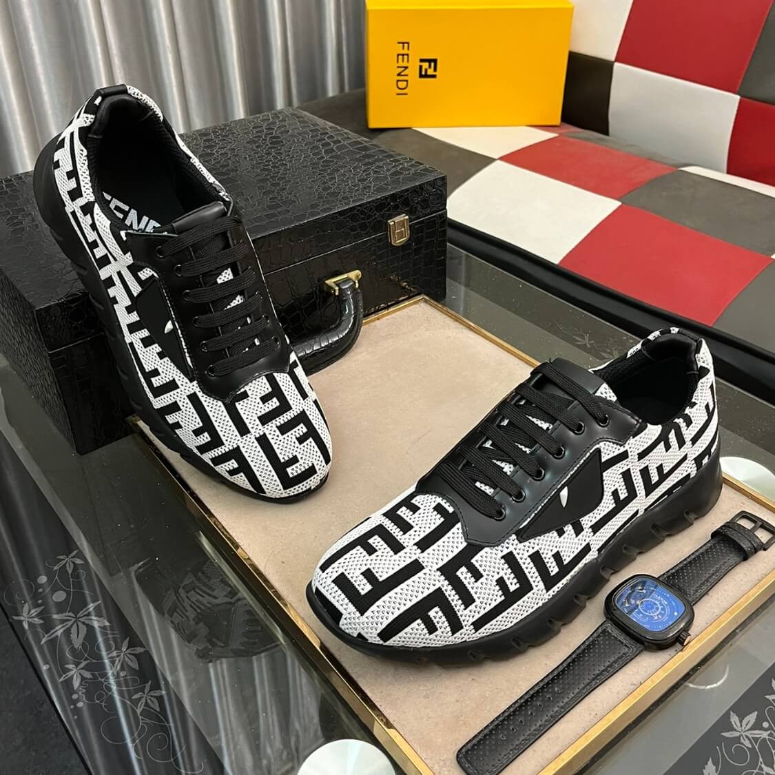 Flow Logo Low-Top Sneakers