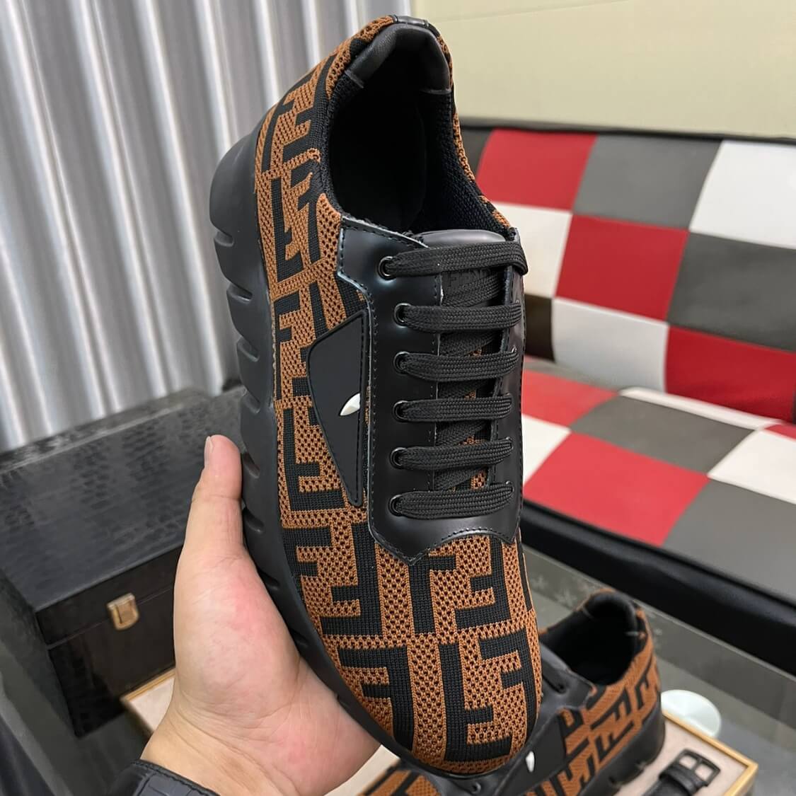 Flow Logo Low-Top Sneakers 