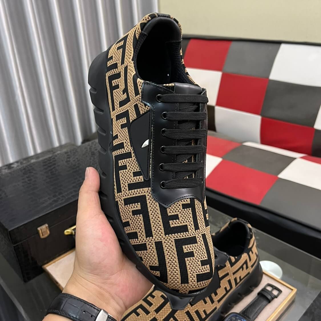 Flow Logo Low-Top Sneakers 