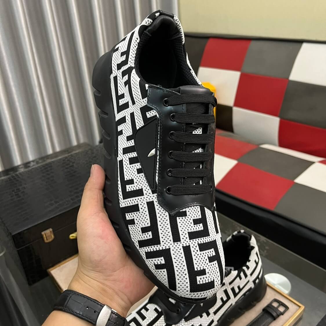 Flow Logo Low-Top Sneakers