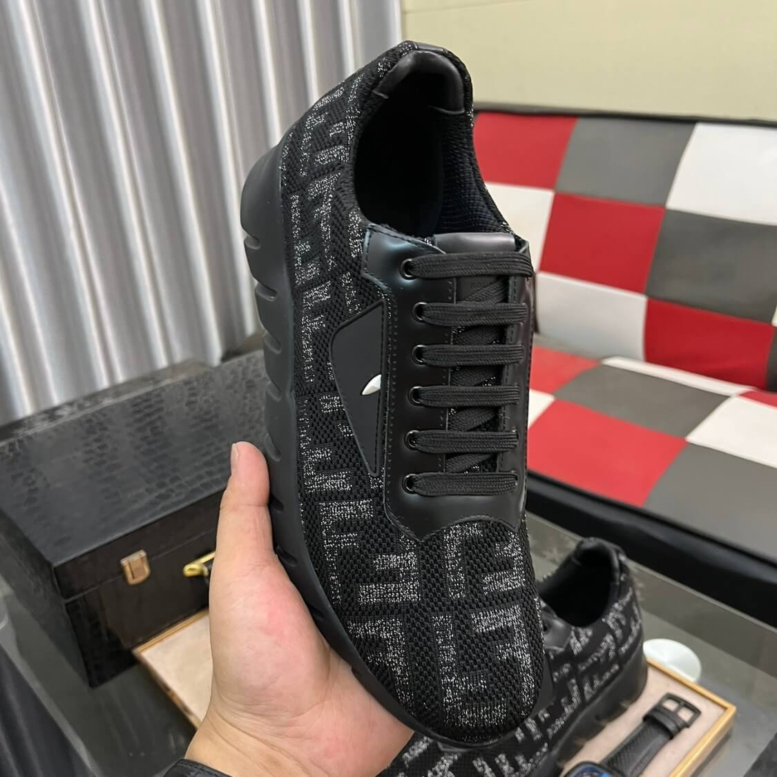 Flow Logo Low-Top Sneakers 