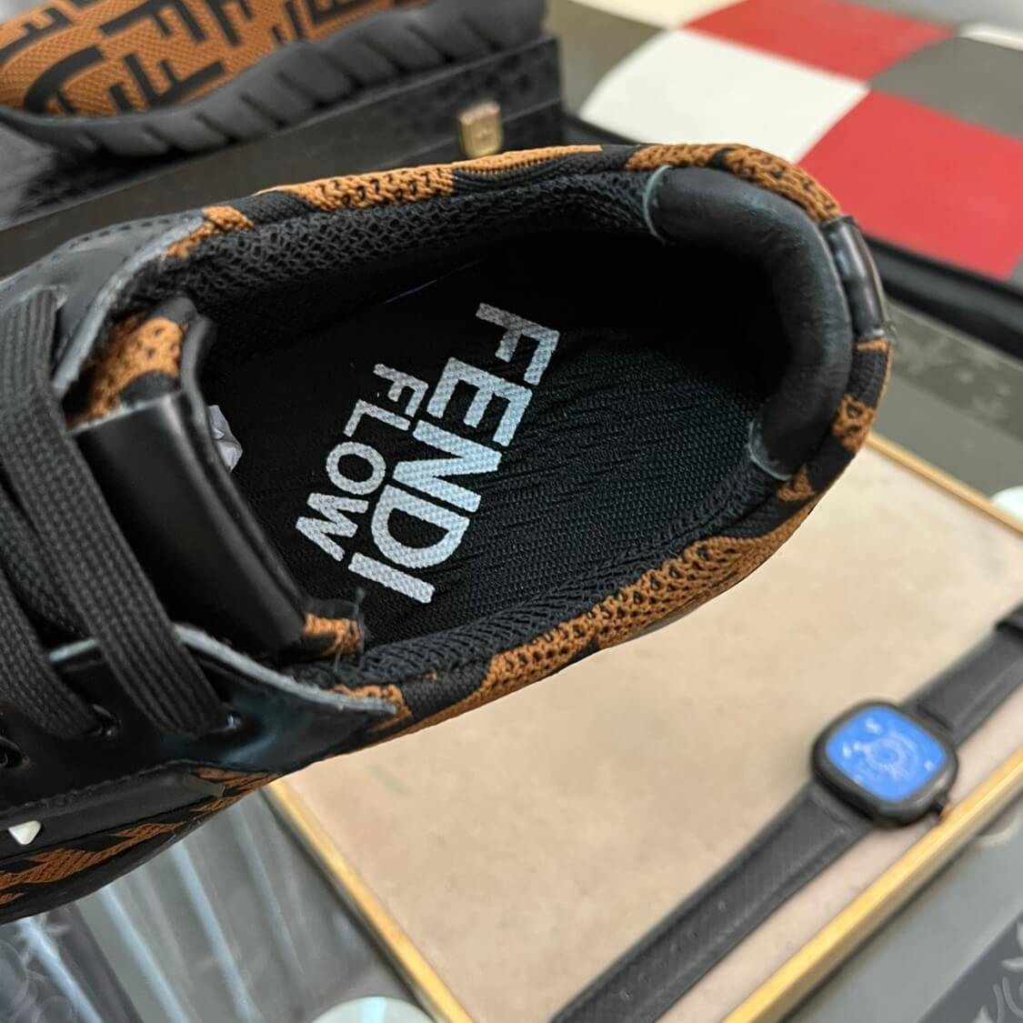 Flow Logo Low-Top Sneakers 