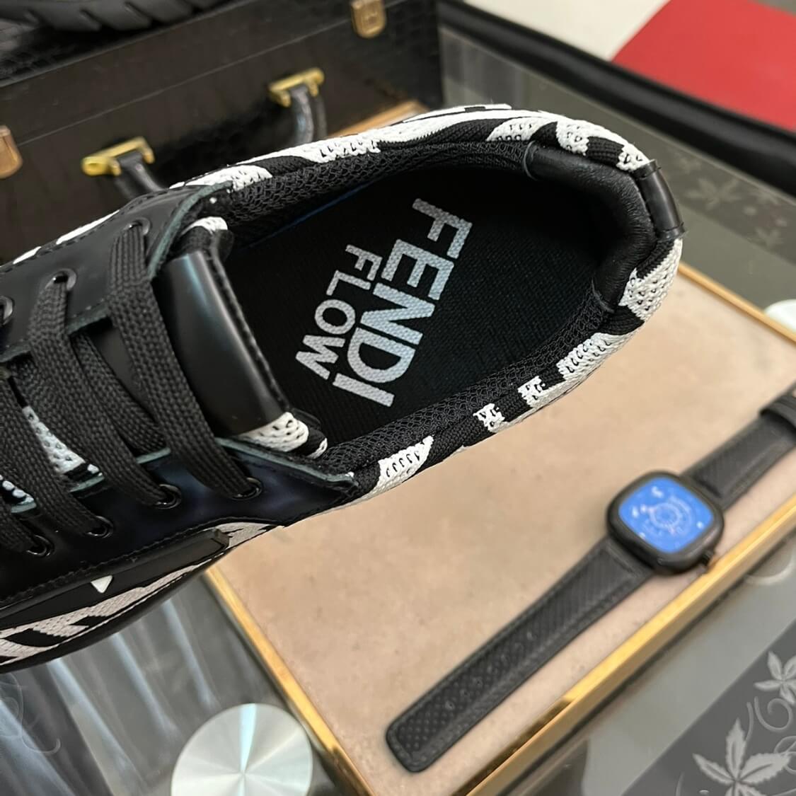 Flow Logo Low-Top Sneakers