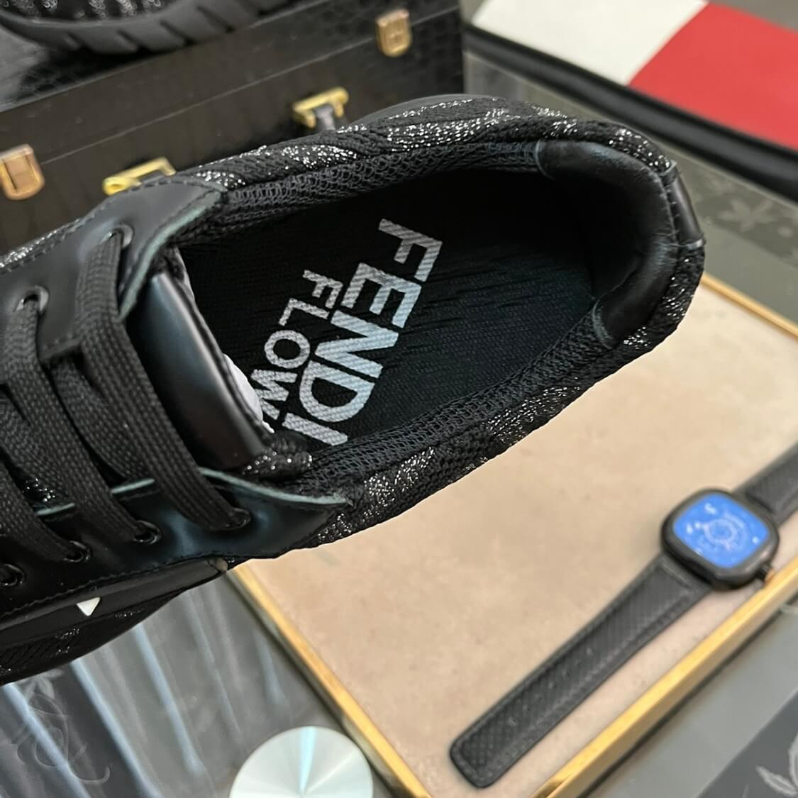 Flow Logo Low-Top Sneakers 