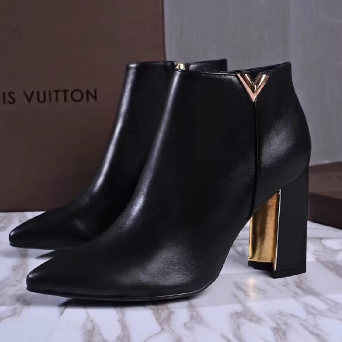 Gold V Leather Low Top Ankle Boots