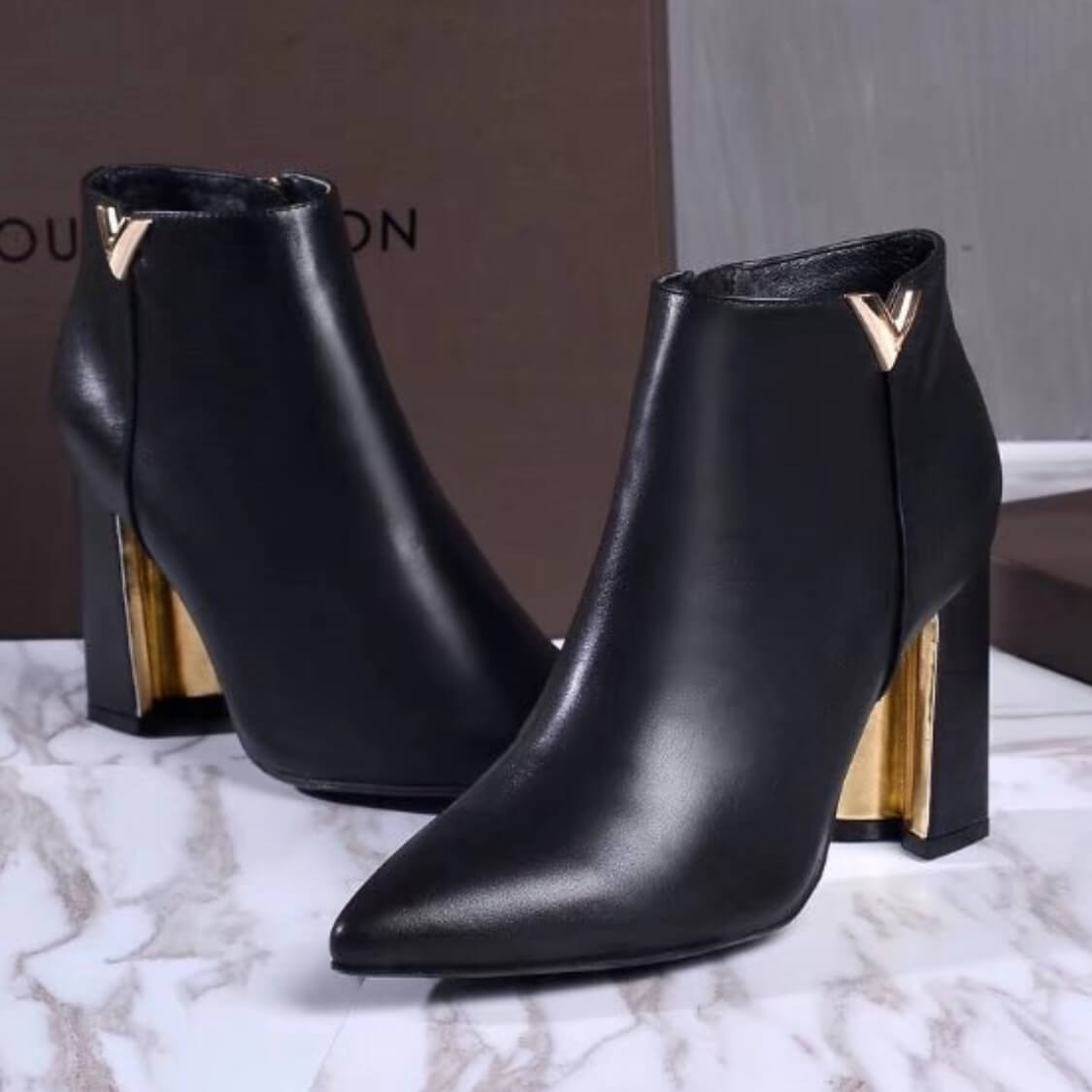 Gold V Leather Low Top Ankle Boots