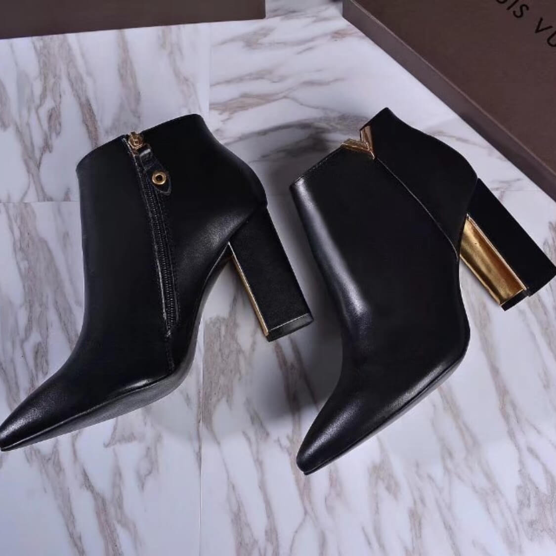 Gold V Leather Low Top Ankle Boots