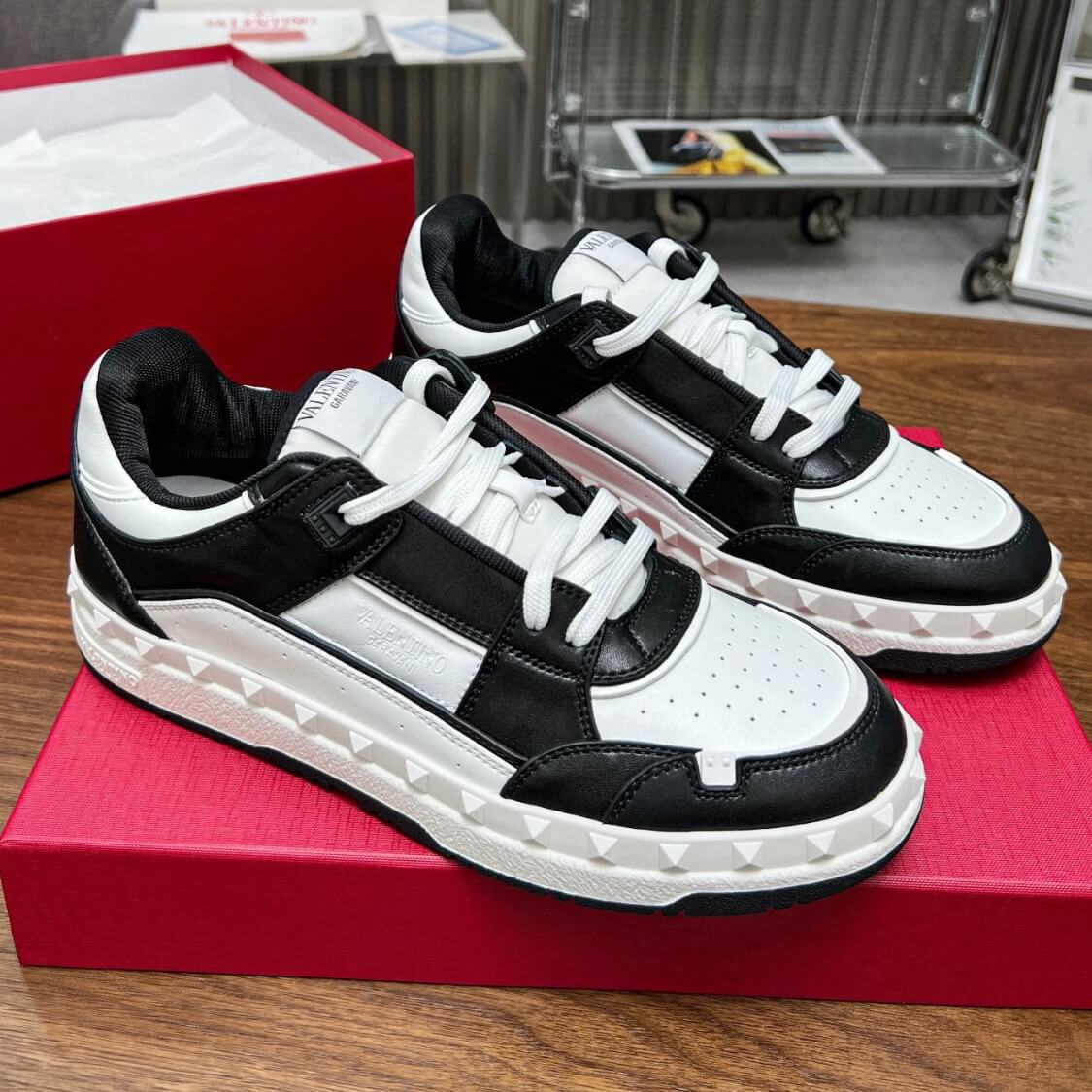 Low Top Leather Trainer Sneakers 
