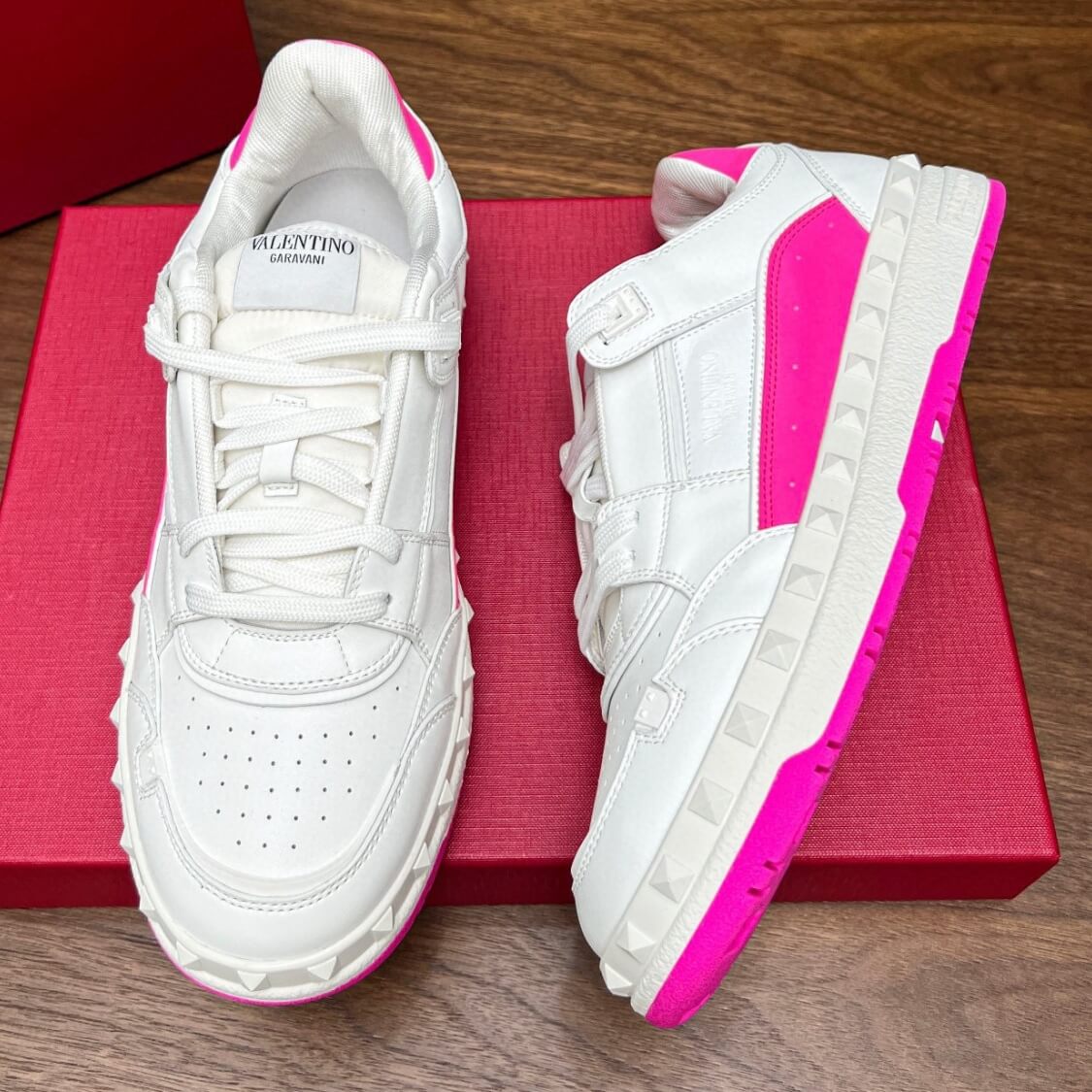 Low Top Leather Trainers 