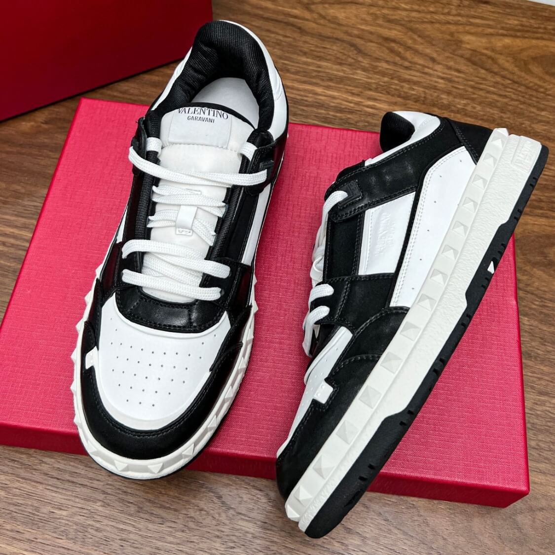 Low Top Leather Trainer Sneakers 