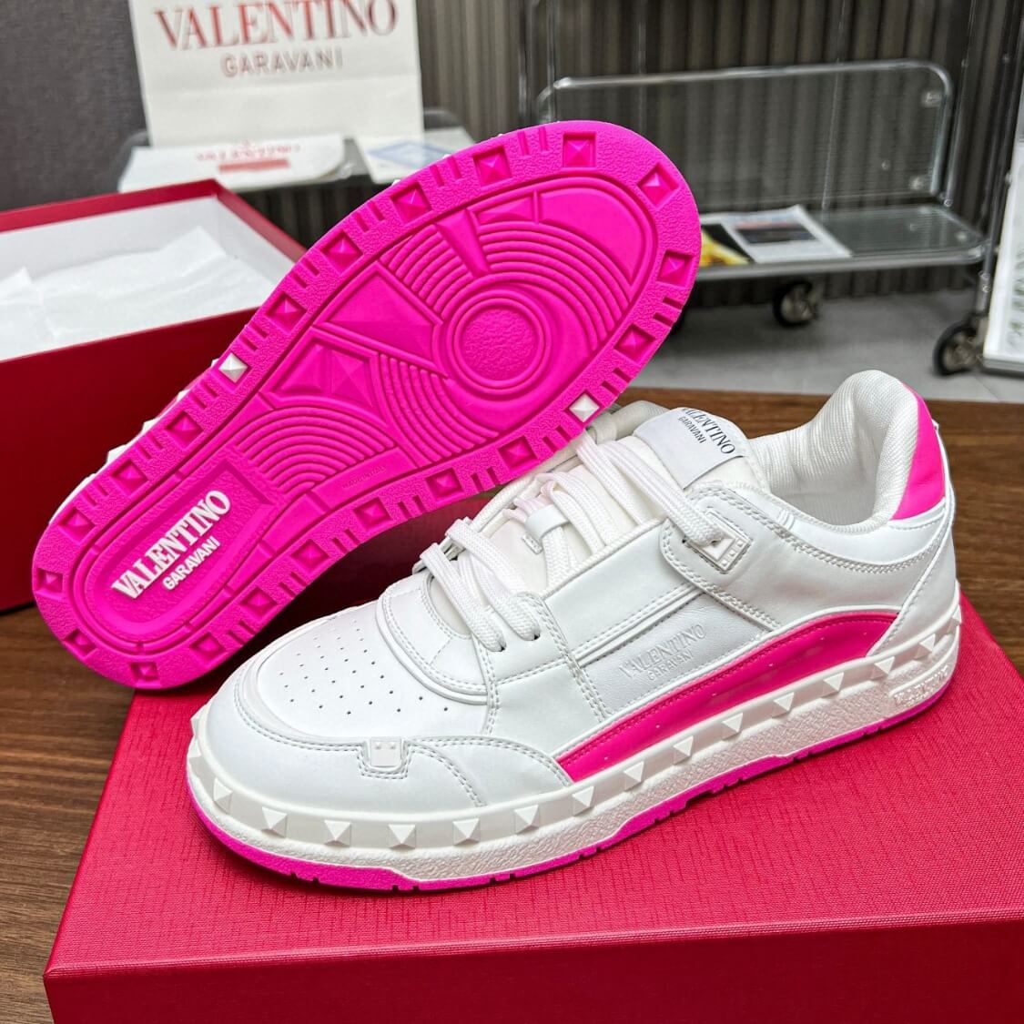 Low Top Leather Trainers 