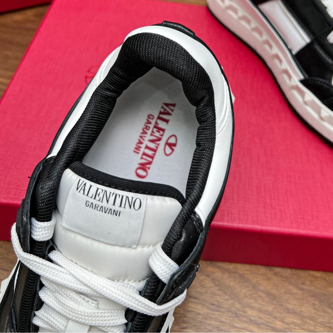 Low Top Leather Trainer Sneakers 