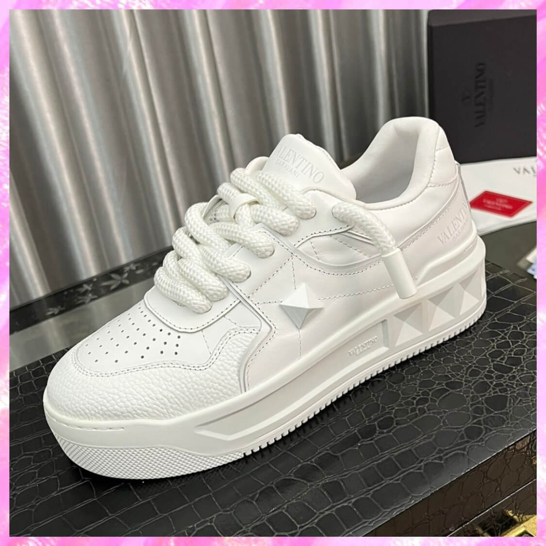 One Stud Low-Top Sneakers 