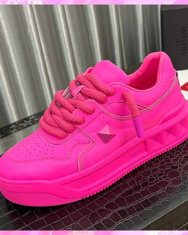 One Stud Low-Top Sneakers