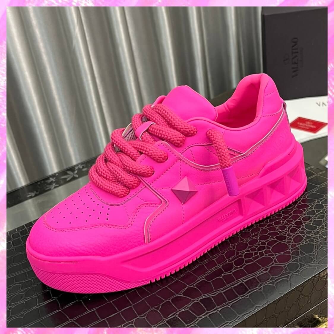One Stud Low-Top Sneakers 