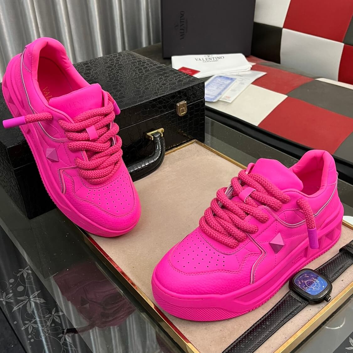 One Stud Low-Top Sneakers 
