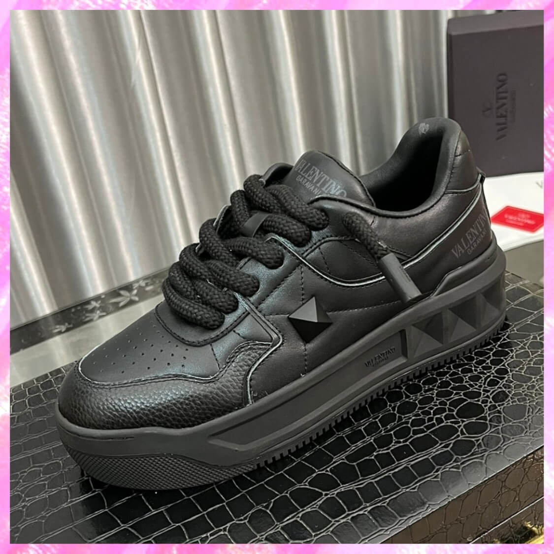 One Stud Low-Top Sneakers