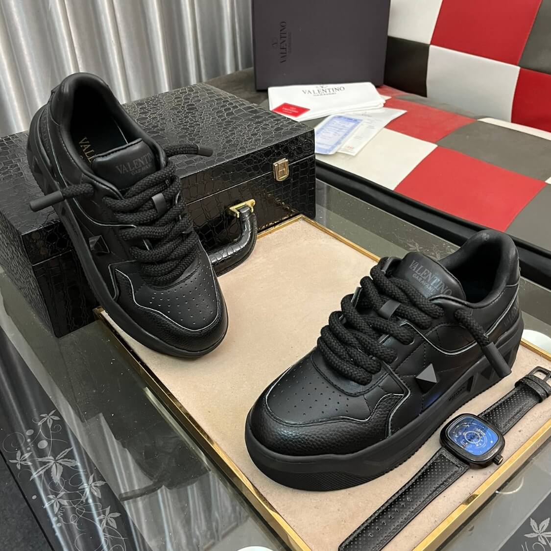 One Stud Low-Top Sneakers
