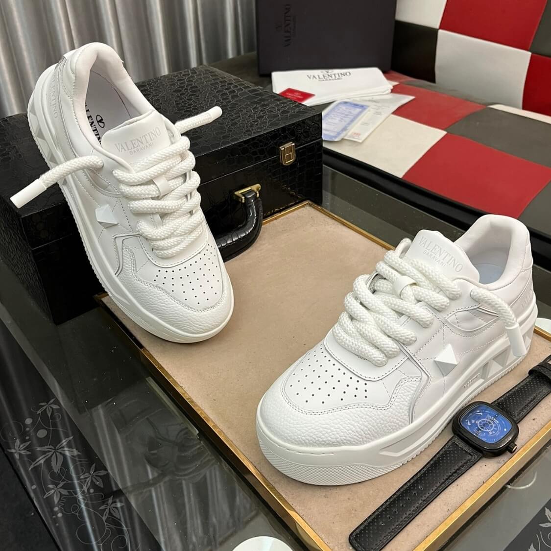 One Stud Low-Top Sneakers 