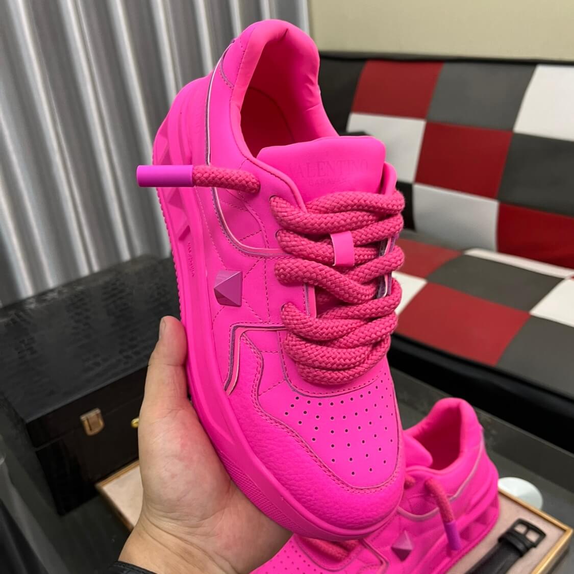 One Stud Low-Top Sneakers 