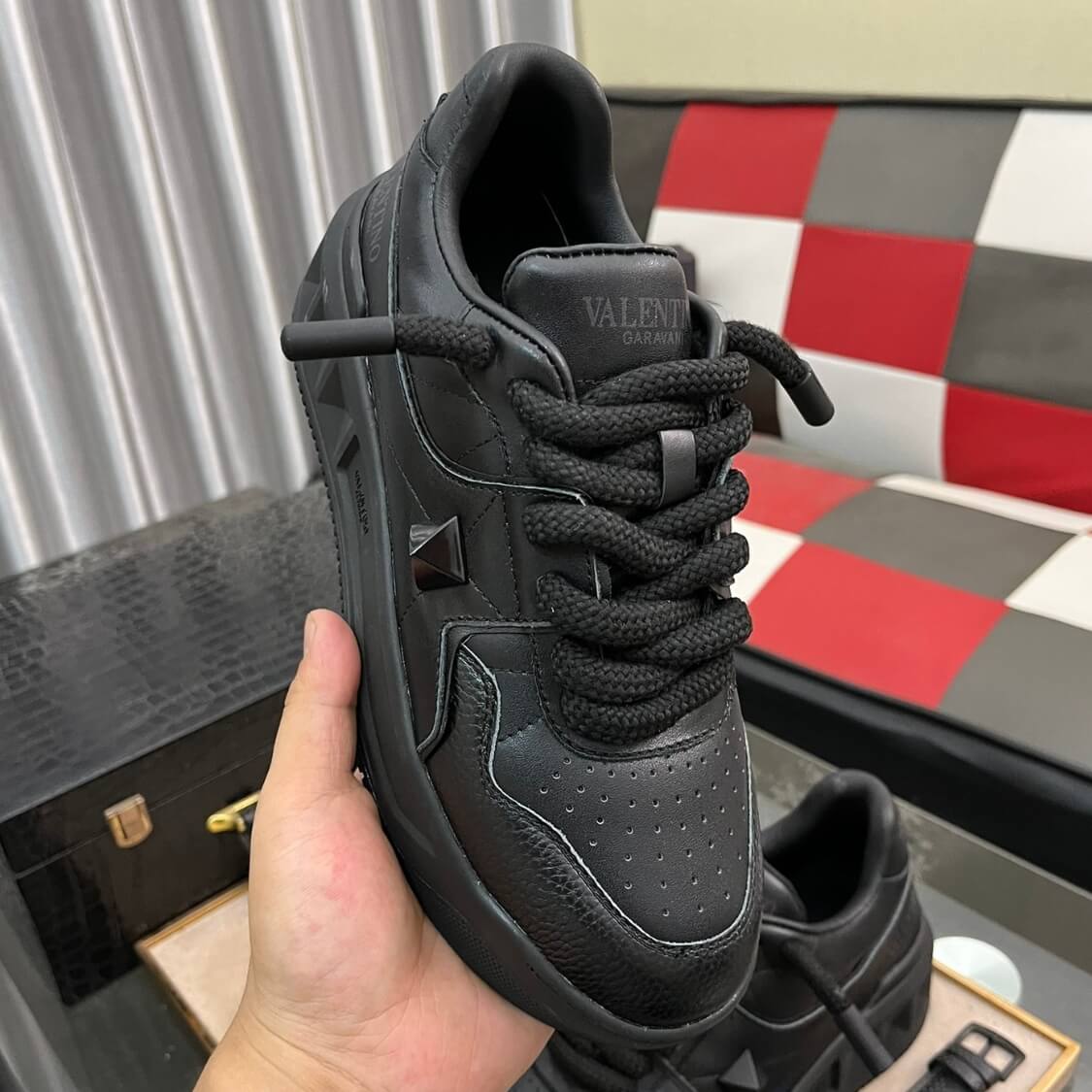 One Stud Low-Top Sneakers