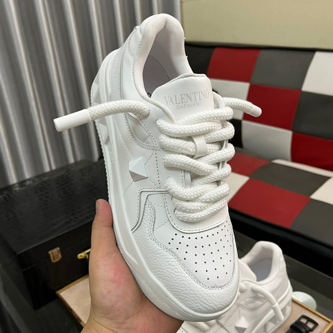 One Stud Low-Top Sneakers 