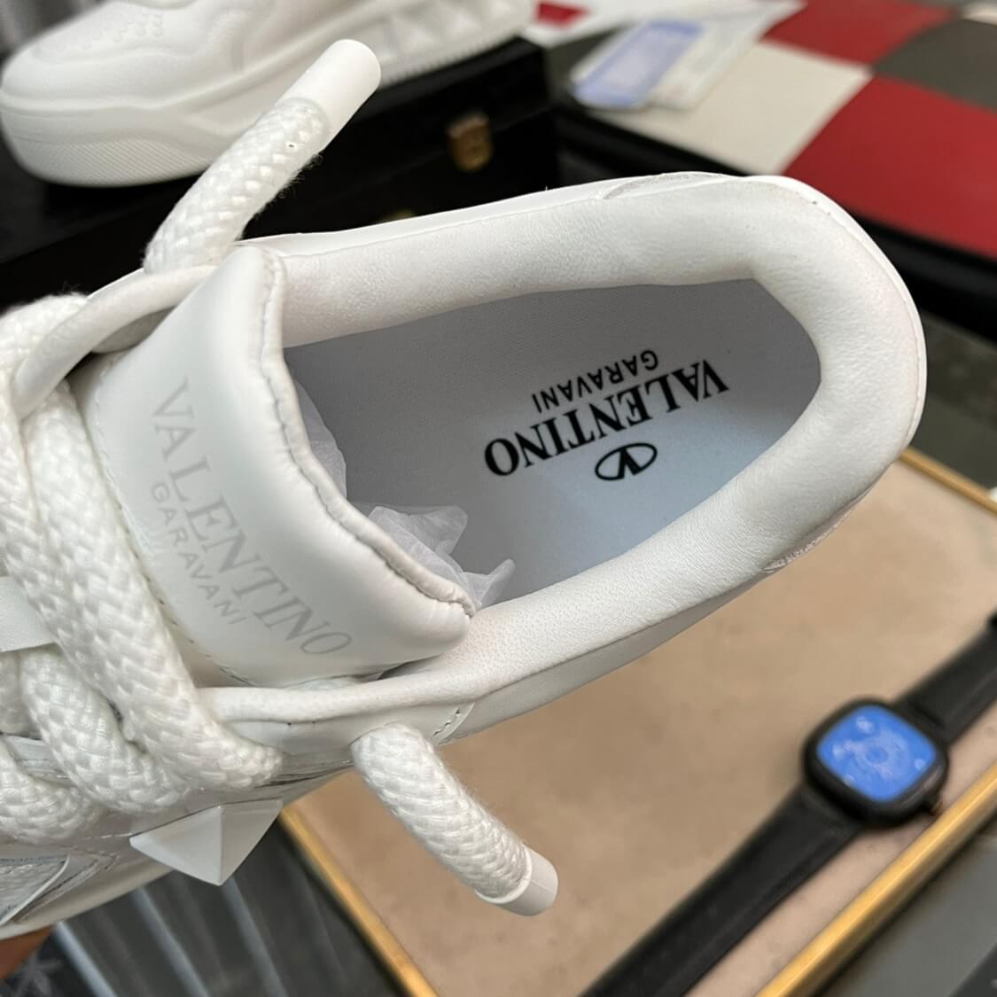 One Stud Low-Top Sneakers 