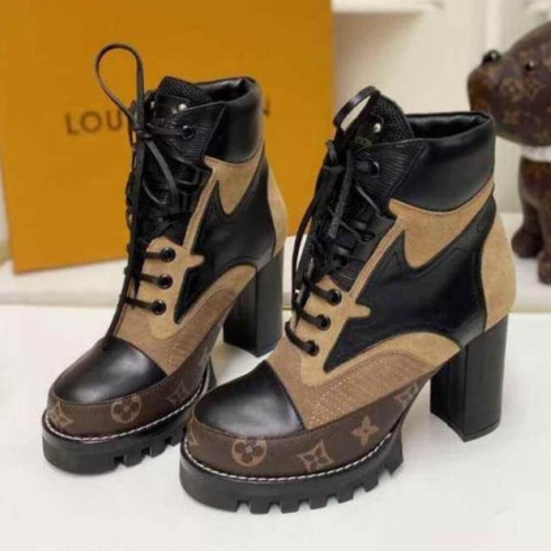 Star Trail Leather Ankle Boots 