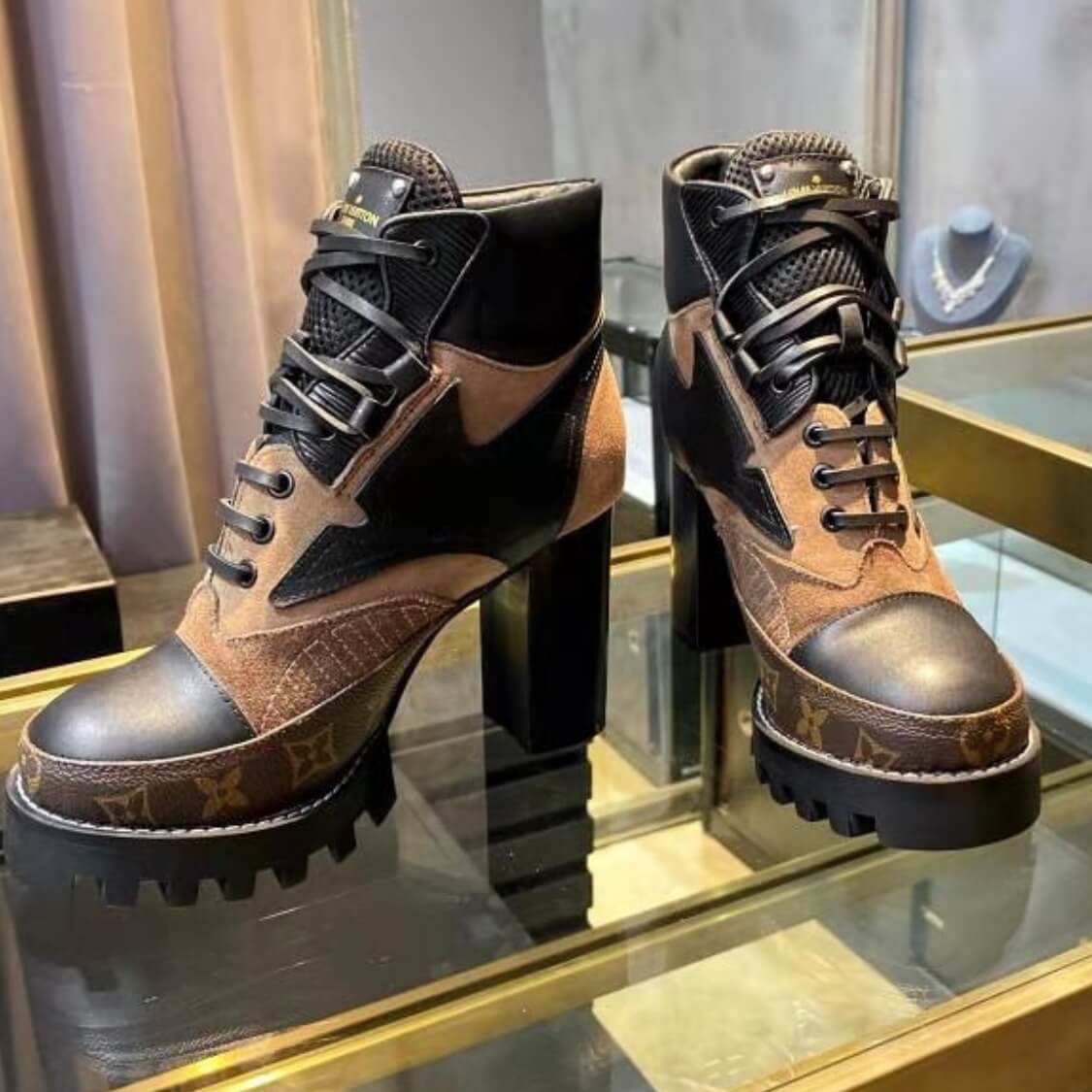 Star Trail Leather Ankle Boots 