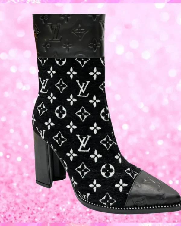 Monogram Pointed Leather Fabric Boots In Black
