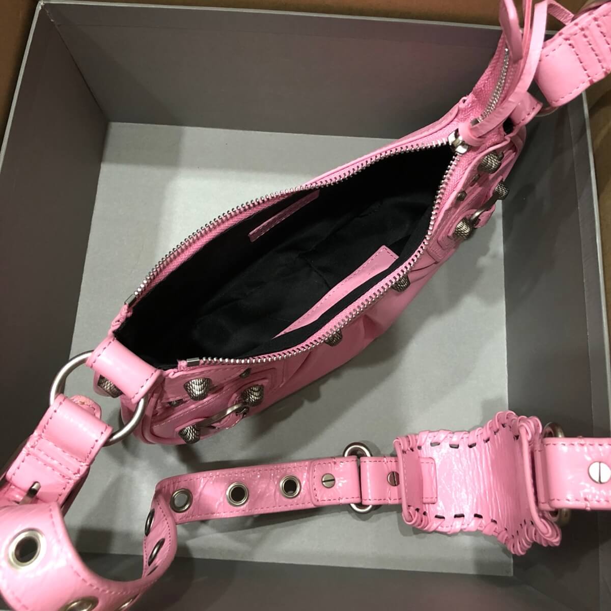 Balenciaga Designer Agneau Arena Le Cagole Shoulder Bag, Balenciaga Handbag, Designer Handbag, Cheap Designer Handbag, Designer Handbag