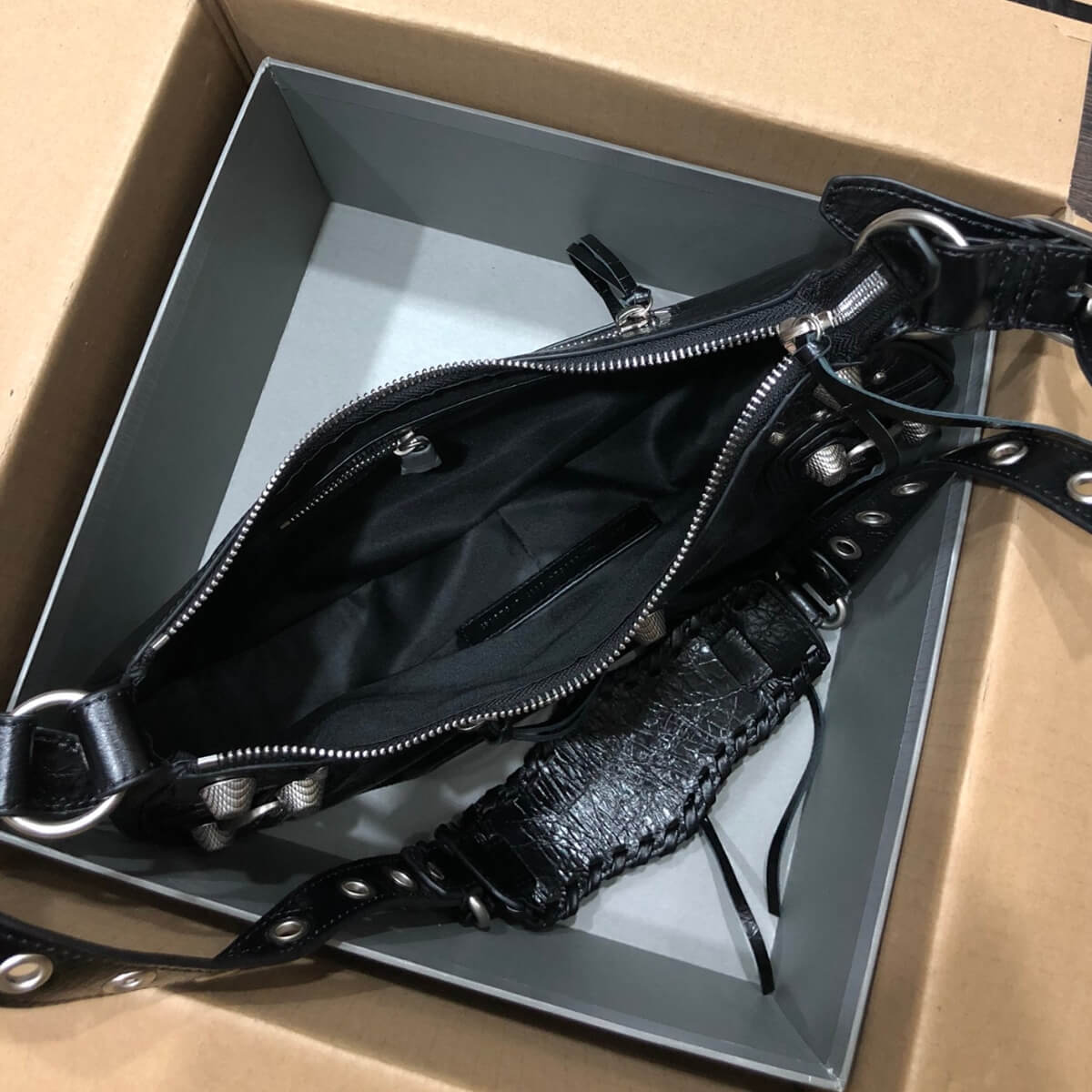 Balenciaga Designer Agneau Arena Le Cagole Shoulder Bag, Balenciaga Handbag, Designer Handbag, Cheap Designer Handbag, Designer Handbag